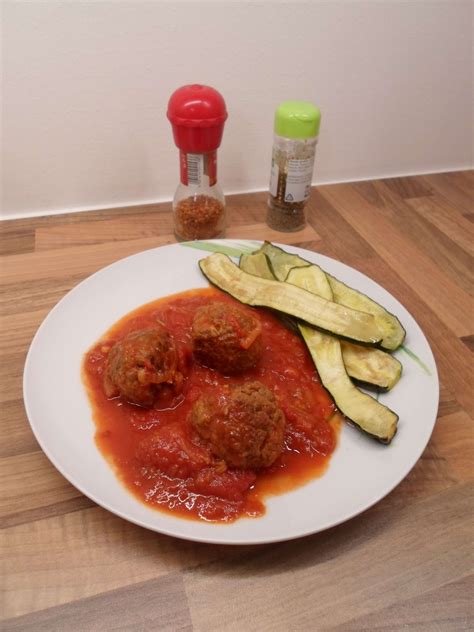 Low Carb Fleischb Llchen Mit Tomatensauce Leckeres Rezept