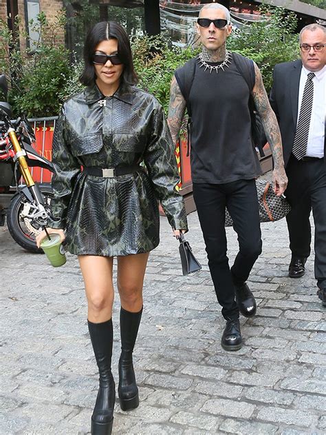 Travis Barker & Kourtney Kardashian’s Sid & Nancy Halloween Costume – Hollywood Life