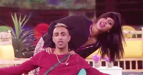 Bigg Boss 11 Akash Dadlani Asks Arshi Khan To Get More Sensuous