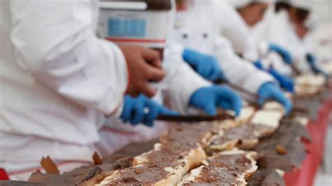 Guinness Judge Declares The Worlds Longest Baguette At 400 Feet At