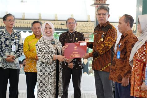 160 PNS Di Lingkungan Pemkab Sleman Terima Penghargaan Satyalancana