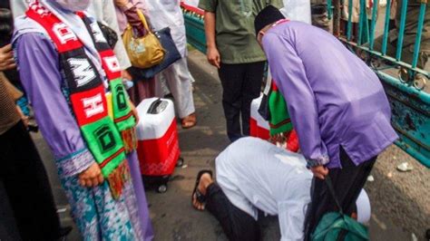 Tangis Haru Iringi Pelepasan 472 Jamaah Haji Asal Kabupaten Bogor Ada