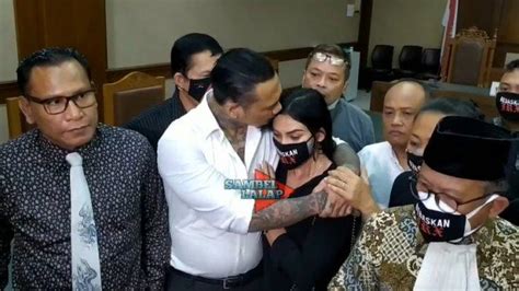 Jerinx Bebas Dari Penjara Nora Alexandra Tertahan Hari Di Kamar