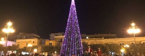 Via Al Natale Biscegliese Con L Accensione Dell Albero In Piazza