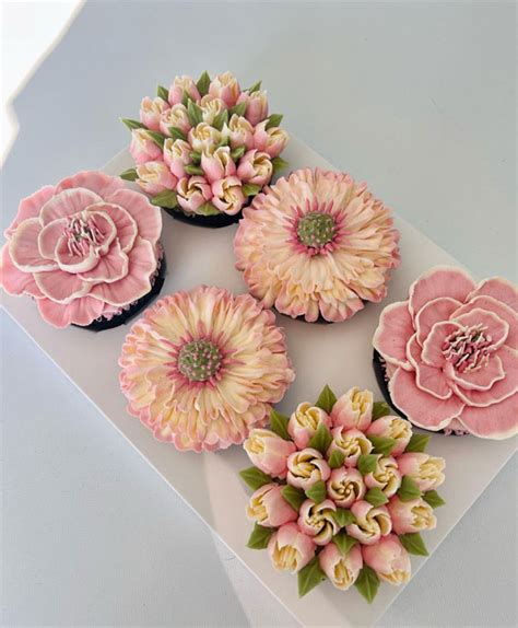 Cupcake Ideas Almost Too Cute To Eat Emerald And Nude Cupcakes