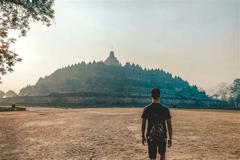 Ini Ulasan Perbandingan Teks Sejarah Borobudur Dengan Novel Sejarah