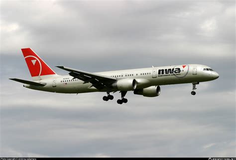 N539US Northwest Airlines Boeing 757 251 WL Photo By Sinitirou