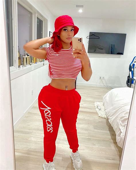 Tekashi 6ix9ine's Girlfriend Shows Bedroom Versace Curves While Calling ...