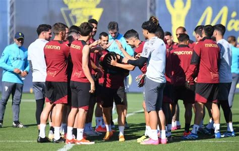 El C Diz Retoma Los Entrenamientos Sin Nuevas Bajas Ni Canteranos