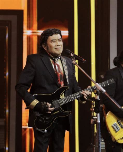 8 Potret Lagu Rhoma Irama Yang Hits Dikenal Hingga Sekarang Sering