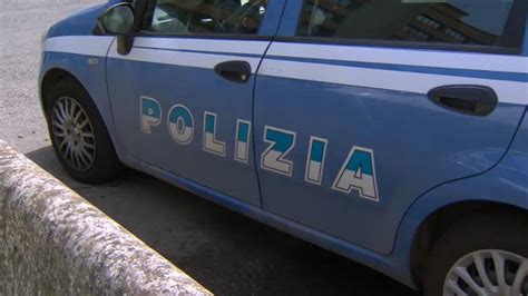 Muore A 22 Anni Sul Marciapiede A Due Passi Dai Locali Della Movida