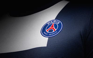 Les Nouveaux Maillots Du Psg Photos