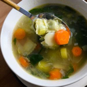 Bouillon De L Gumes Aux Ravioles Une Aiguille Dans L Potage