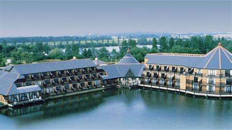 Lakeside Restaurant At Reading Lake Hotel International In Reading