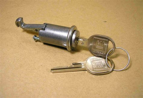 1967 68 Firebird Glovebox Lock W Late Style Round Head Keys 1967 68