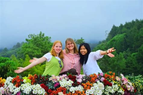 Nikmati Keindahan Alam Dan Bunga Di Batu Flower Garden Destinasi