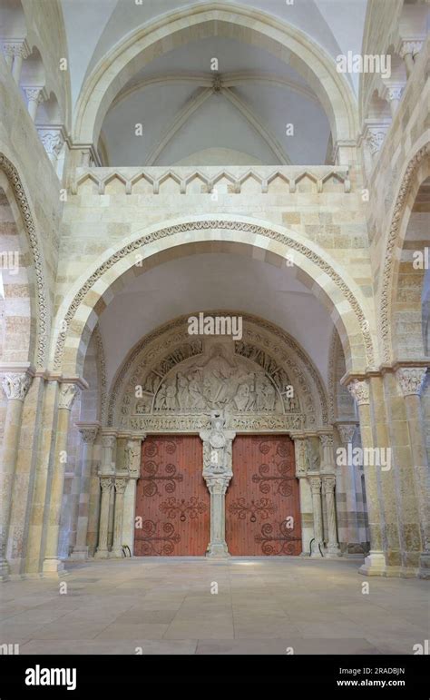 La Majestueuse Basilique Sainte Marie Madeleine Abbaye Sainte Marie