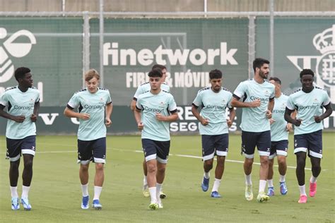 Assane Diao Y Riad Regresan A Los Entrenamientos Con El Betis