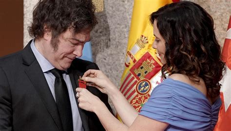 Milei Recibe La Medalla Internacional De La Mano De Isabel Ayuso En