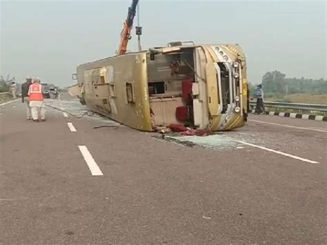 Lucknow Agra Expressway Highway Accident Newest Information And Updates Non Public Bus