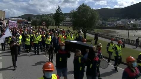 Más de 20 000 personas se manifiestan en Galicia para evitar el cierre