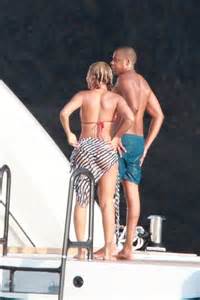 Primele Poze Cu Beyonce Si Jay Z In Costum De Baie Imagini Rare Cu