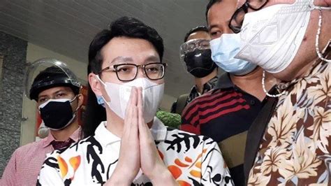 Dr Richard Lee Dibebaskan Atas Perintah Kapolri Hotman Paris Buka