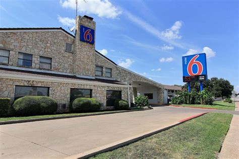 Cheap Hotels in Austin, TX - price from $45, reviews | Planet of Hotels