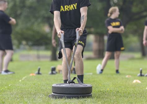 Army will raise fitness standards but scores may split by gender