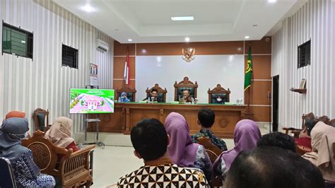 Perdana Ketua Pta Bangka Belitung Yang Baru Mengunjungi Pengadilan