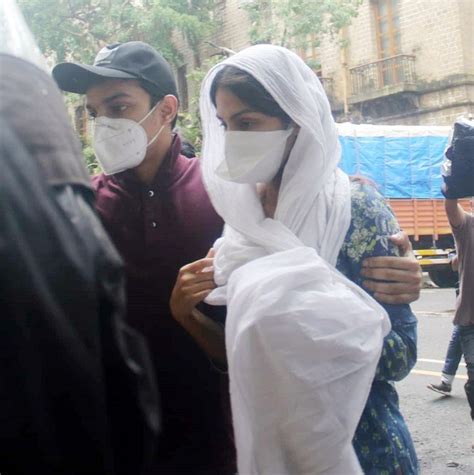 Ssr Case Rhea Chakraborty And Brother Showik Outside Enforcement Directorate Office In Mumbai