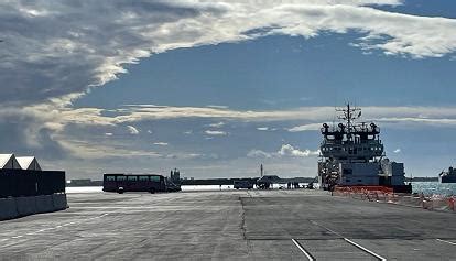 La Nave Ocean Viking Approda A Taranto Con 75 Migranti