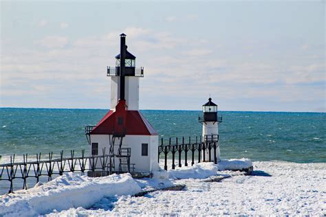 St Joseph Pier Lighthouse In Winter Twin Lighthouses On L Flickr