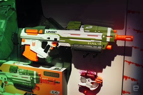 Hasbro's Halo-themed Nerf gun lineup includes a Needler (updated ...