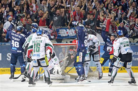 DEL Eisbären bleiben Tabellenführer