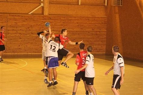 Léquipe I de handball na pas raté son entrée en lice alors que les