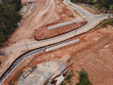 Içamento De Vigas De Viaduto Da Perimetral Interdita Tráfego Na Avenida