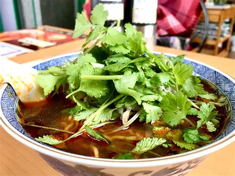 【帯広市】大泉洋も食べた！？パクチー好きにはたまらない「パクチー酸辣麺」が食べられる名店をご紹介。フレッシュな十勝産パクチーをたっぷり食べられ