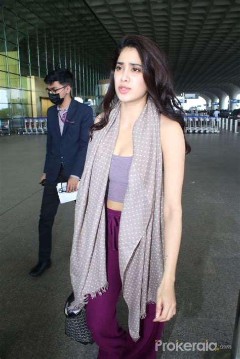 Janhvi Kapoor Photos Janhvi Kapoor Pics Photo Gallery Hot Sexy