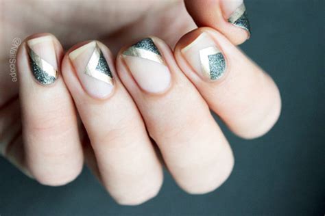 Floating Negative Space Manicure Tutorial