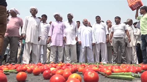 In India Farmers Protest Highlights Rural Distress Youtube