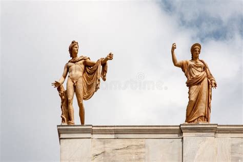 Musée Archéologique National Athènes Photo stock Image du touriste