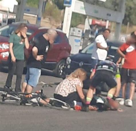 Carroattrezzi Perde Parabrezza E Ferisce Un Ciclista Sull Aurelia L