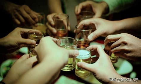 看完广东人的5道“硬核”下酒菜，东北爷们放下酒杯：算你们厉害口感烤乳猪白灼虾