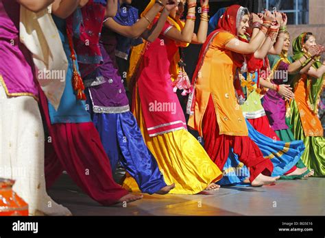 Bhangra Dance Hi Res Stock Photography And Images Alamy