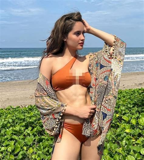 Hot Sexy Laura Basuki Bikini Pics
