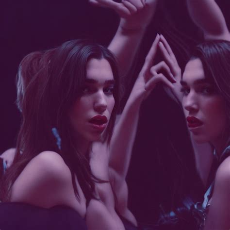 Houdini Dua Lipa se métamorphose en reine de l illusion dans son