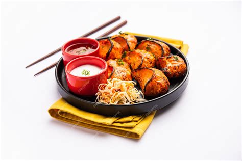 Free Photo | Tandoori momo, veg or non veg in red and cream sauce ...