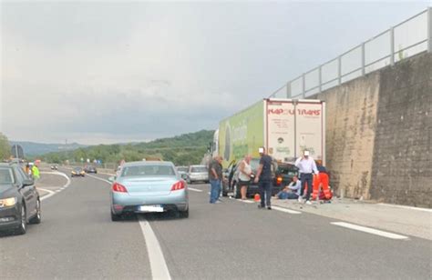 Drammatico Incidente A Valva Auto Contro Tir Muore Una Persona