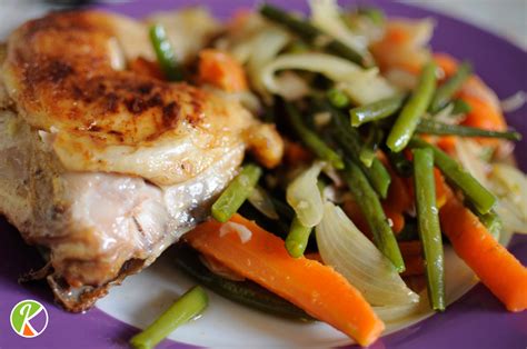 Poêlée de haricots verts à lail aux carottes et à loignon avec du